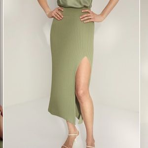 XS Wilfred Knit Slit Skirt in Sage Frost